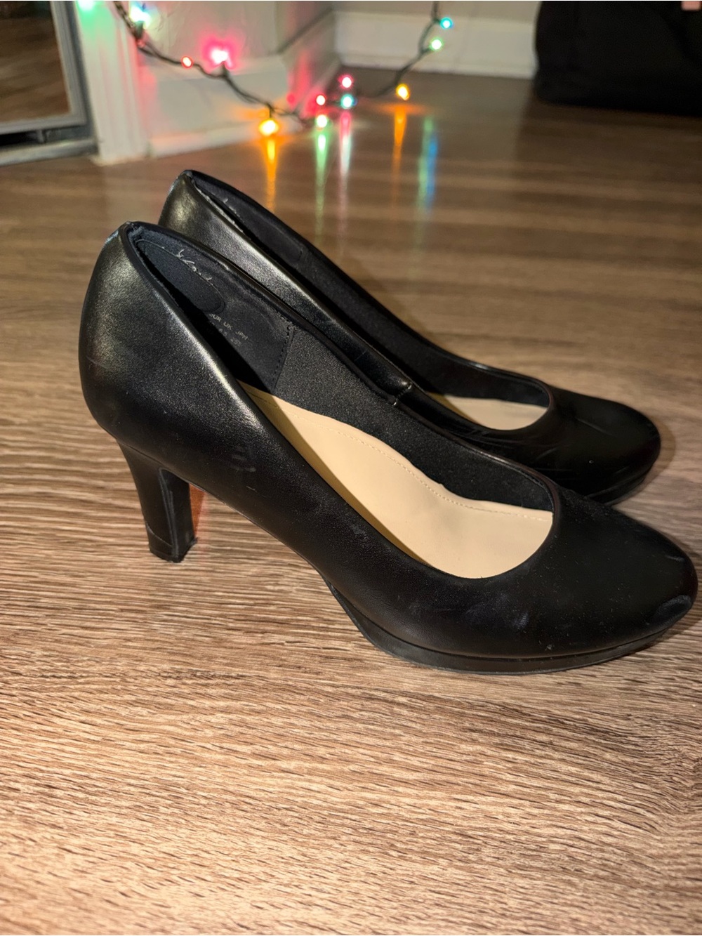 Dream Pairs Black Round-Toe Mid Heel Pumps